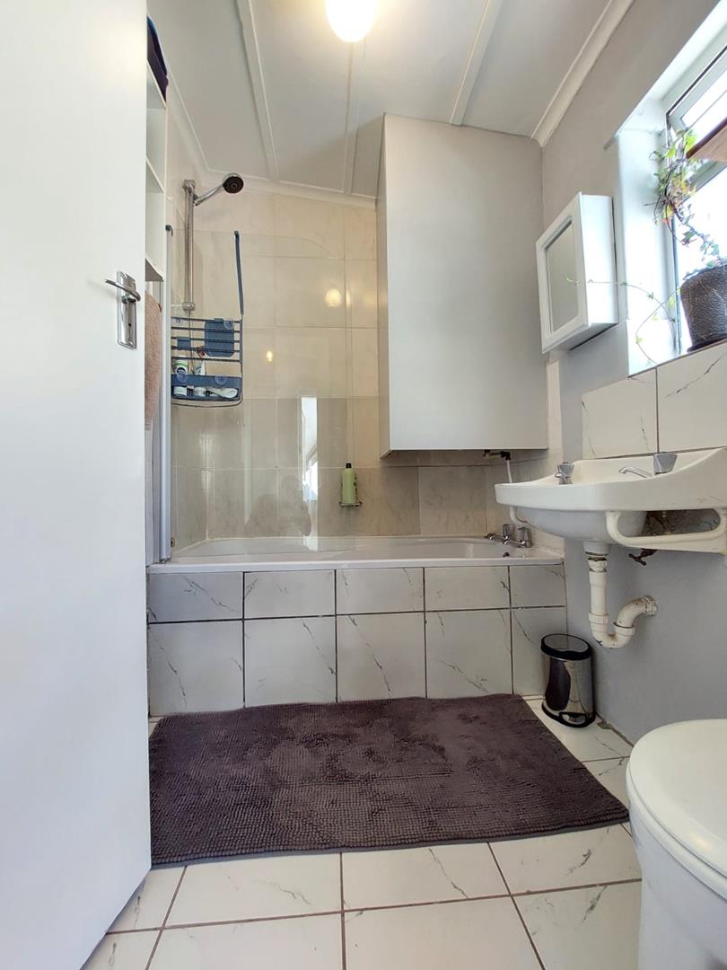 1 Bedroom Property for Sale in Camps Bay Western Cape